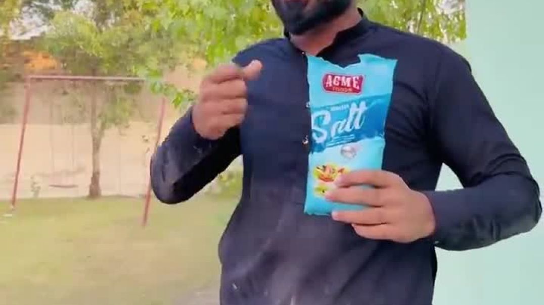 Chiken Karhai Me Washing Powder Q Dala 😱 - Khizar omer (720p, h264, youtube)